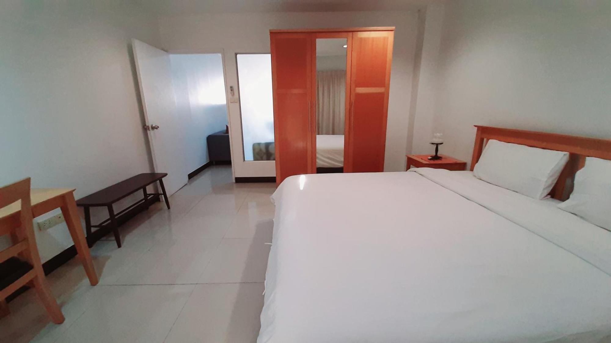 City Plaza Nana Hotel Bangkok Exteriör bild