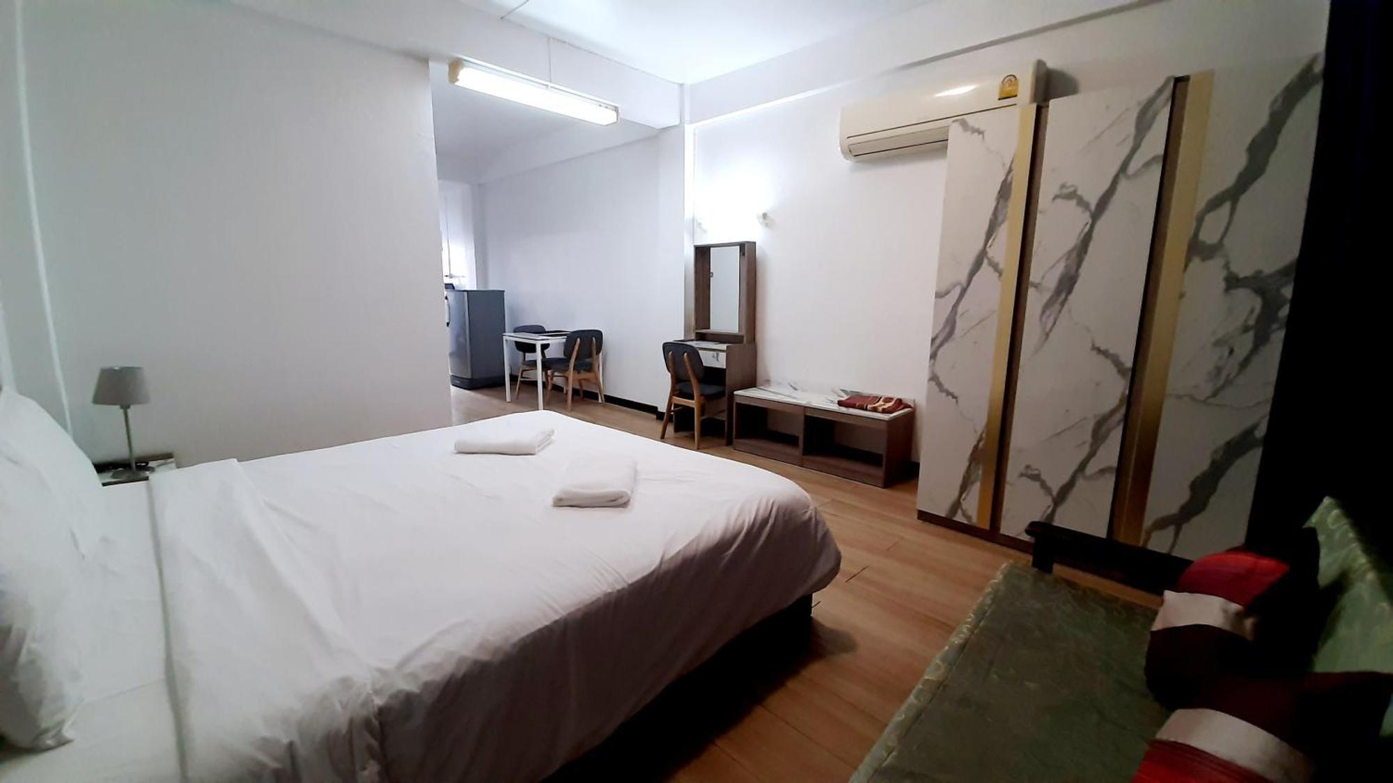 City Plaza Nana Hotel Bangkok Exteriör bild